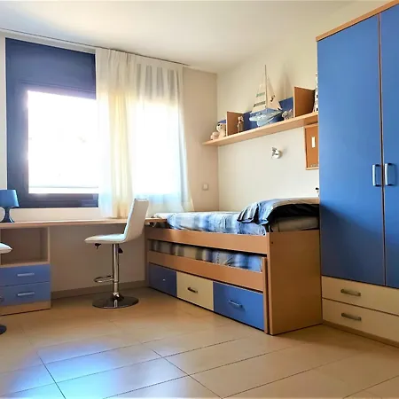 Apartment En Roses: Terraza, A/a, Wifi, Parking, 2ª Linea De Playa - Es-258-89 Roses
